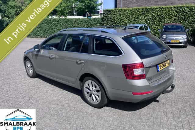 Škoda Octavia (2013) thumbnail 3