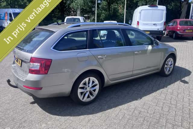 Škoda Octavia (2013) thumbnail 4