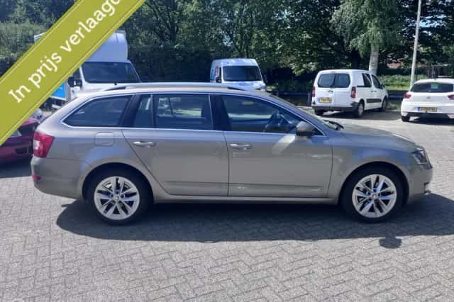 Škoda Octavia (2013) thumbnail 5