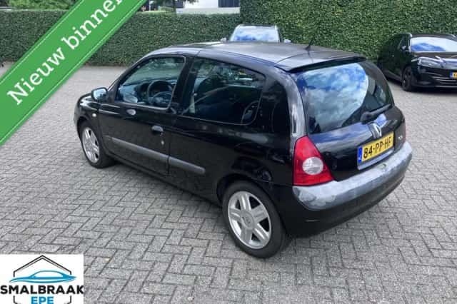 Renault Clio (2004) thumbnail 3