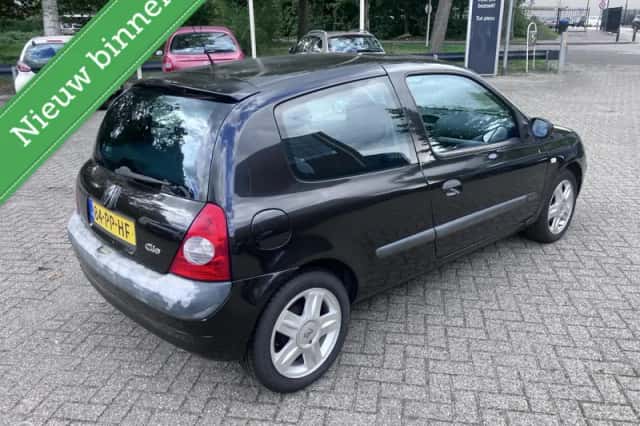 Renault Clio (2004) thumbnail 4