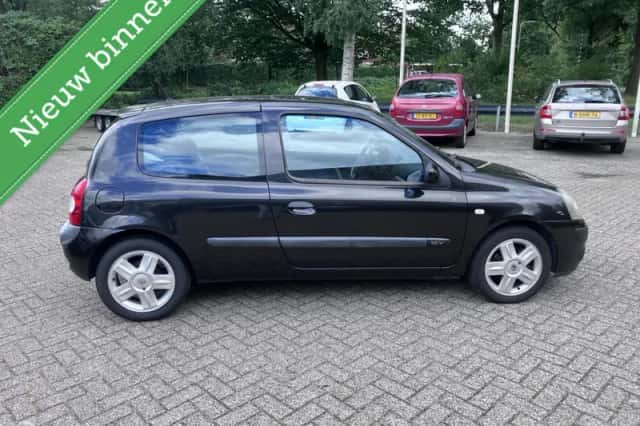 Renault Clio (2004) thumbnail 5