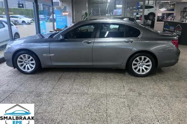 BMW 7-Serie (2009) thumbnail 2
