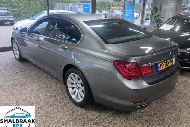 BMW 7-Serie (2009) thumbnail 3