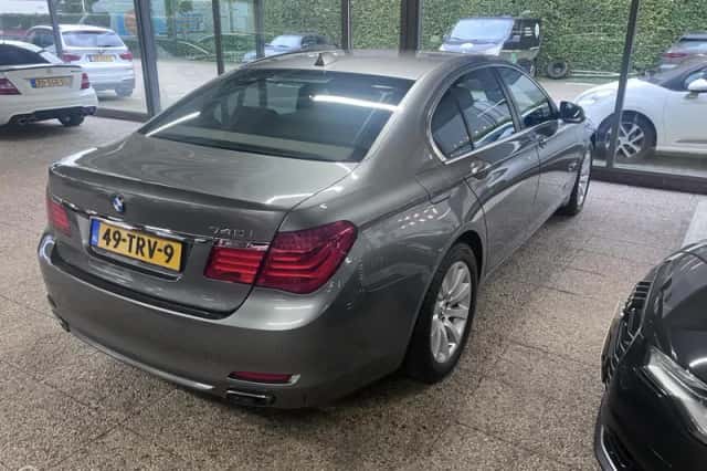 BMW 7-Serie (2009) thumbnail 4