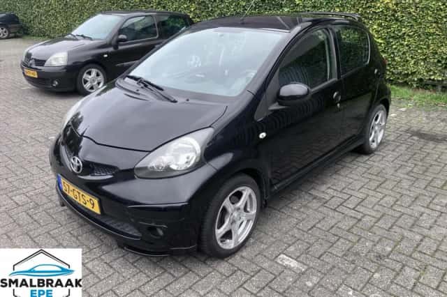 Toyota Aygo (2008) thumbnail 1