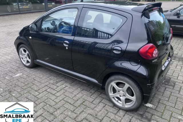 Toyota Aygo (2008) thumbnail 2