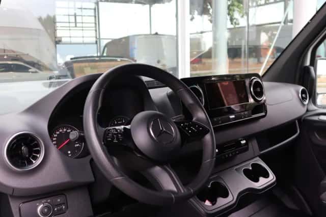 Mercedes-Benz Sprinter (2024) thumbnail 3