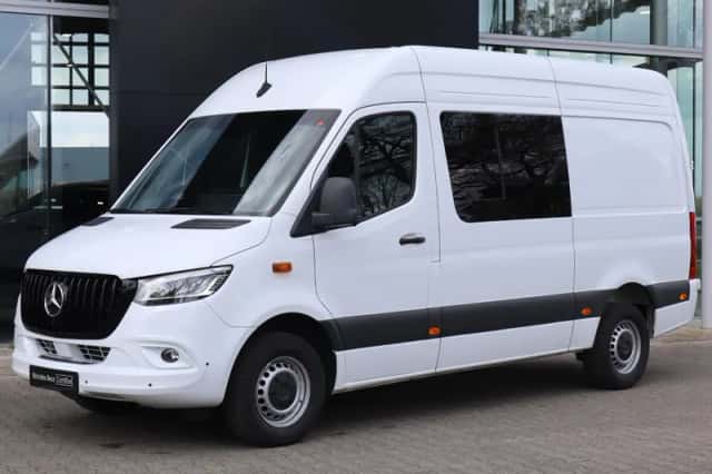 Mercedes-Benz Sprinter (2024) thumbnail 1