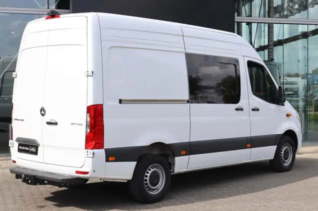 Mercedes-Benz Sprinter (2024) thumbnail 2