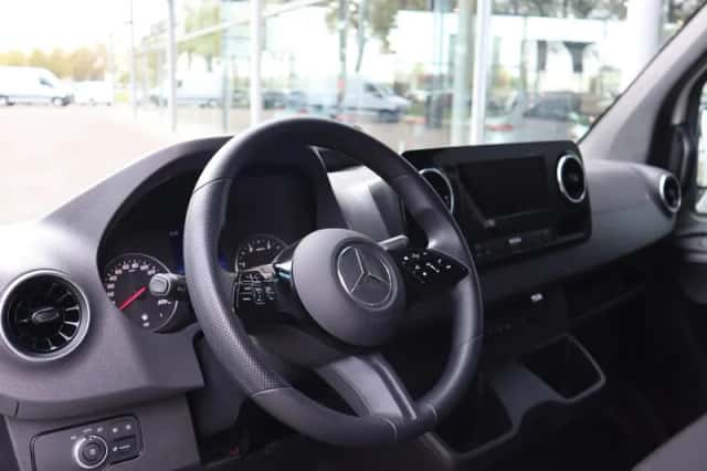 Mercedes-Benz Sprinter (2024) thumbnail 3
