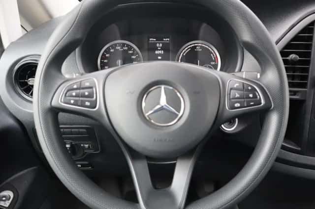 Mercedes-Benz eVito (2025) thumbnail 6