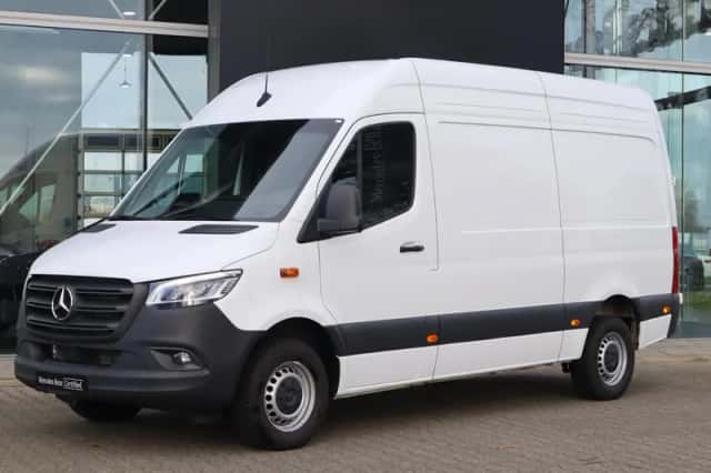 Mercedes-Benz Sprinter (2024) thumbnail 1