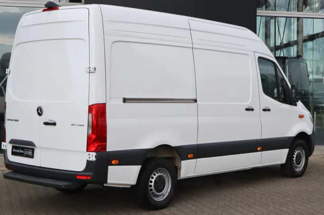 Mercedes-Benz Sprinter (2024) thumbnail 2