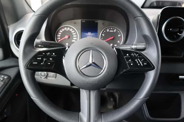 Mercedes-Benz Sprinter (2024) thumbnail 5