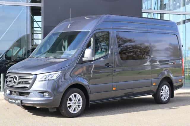 Mercedes-Benz Sprinter (2024) thumbnail 1