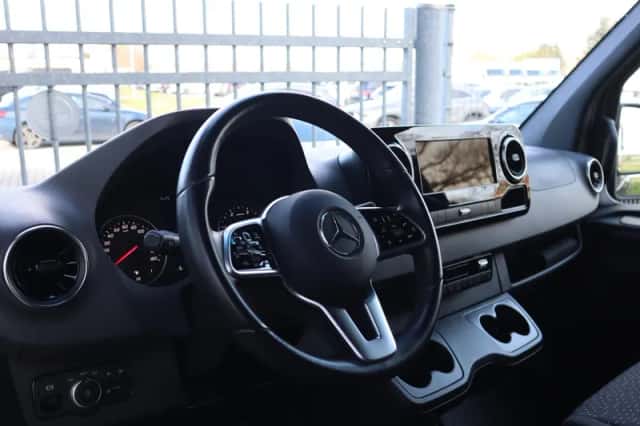 Mercedes-Benz Sprinter (2024) thumbnail 2
