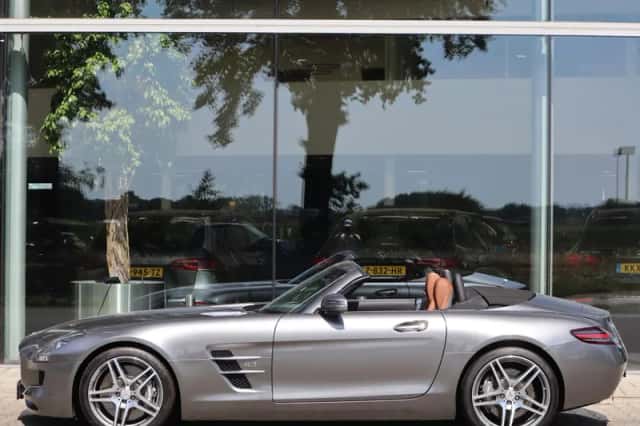 Mercedes-Benz SLS (2012) thumbnail 5