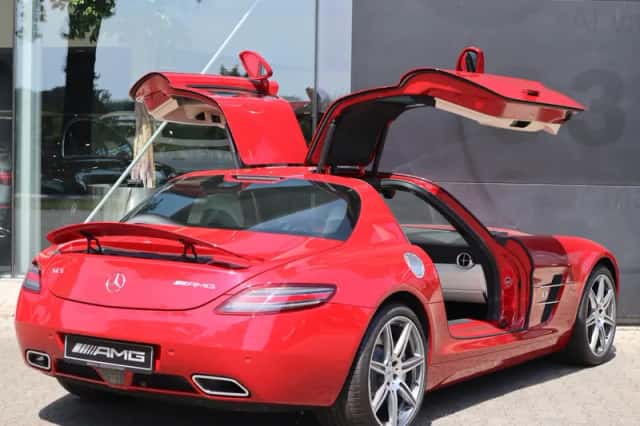 Mercedes-Benz SLS (2010) thumbnail 4