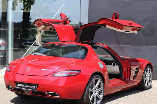 Mercedes-Benz SLS (2010) thumbnail 6