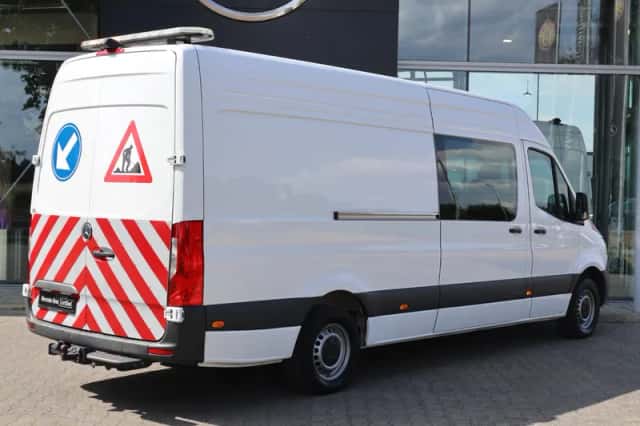 Mercedes-Benz Sprinter (2024) thumbnail 2