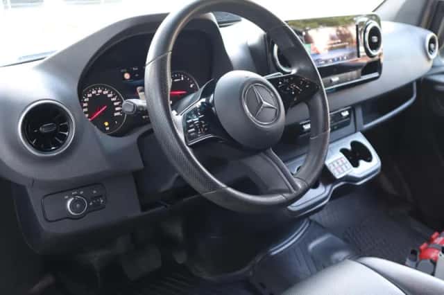 Mercedes-Benz Sprinter (2024) thumbnail 3