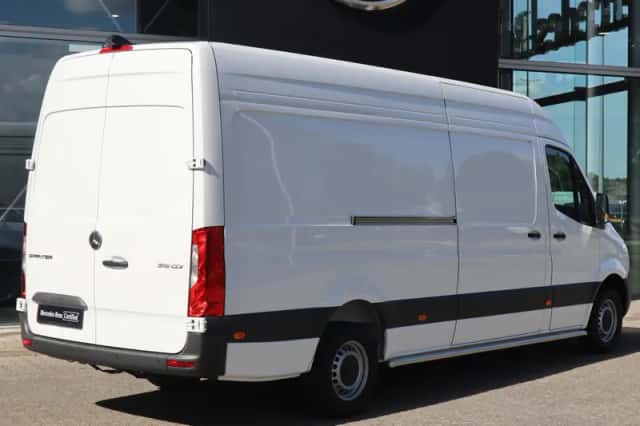 Mercedes-Benz Sprinter (2026) thumbnail 2