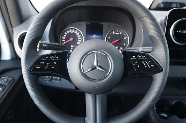 Mercedes-Benz Sprinter (2026) thumbnail 5