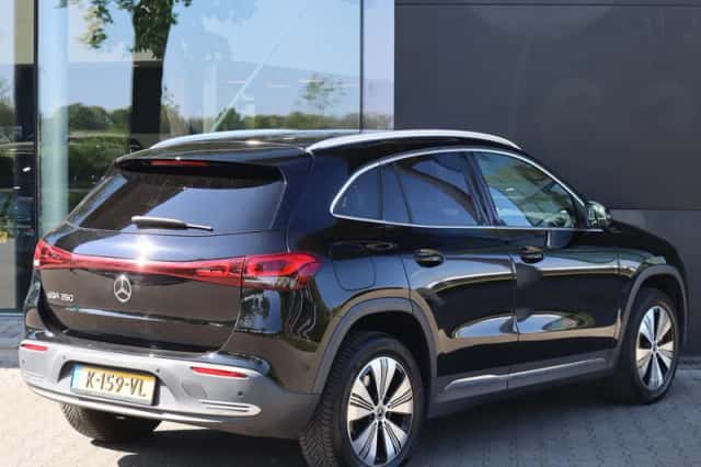 Mercedes-Benz EQA (2021) thumbnail 2