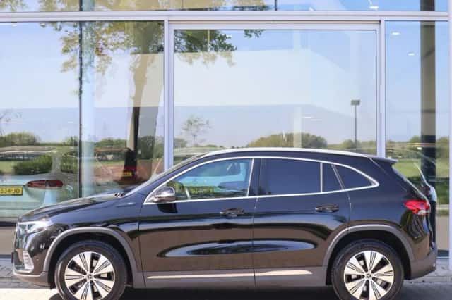 Mercedes-Benz EQA (2021) thumbnail 4
