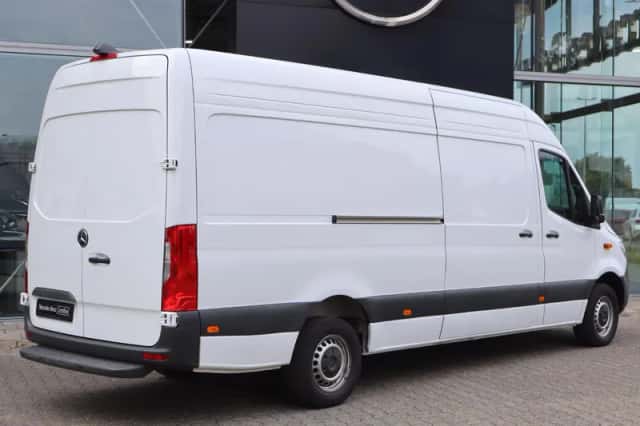 Mercedes-Benz Sprinter (2024) thumbnail 2