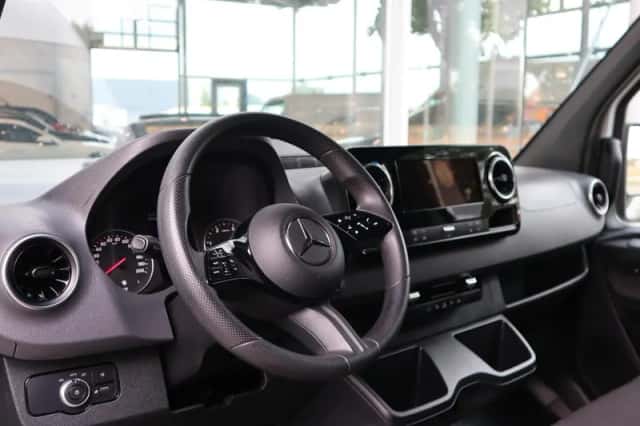 Mercedes-Benz Sprinter (2024) thumbnail 3