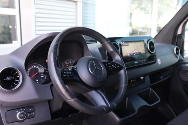 Mercedes-Benz Sprinter (2024) thumbnail 3