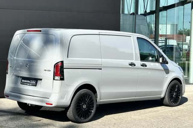 Mercedes-Benz Vito (2024) thumbnail 2