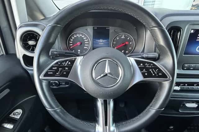 Mercedes-Benz Vito (2024) thumbnail 6
