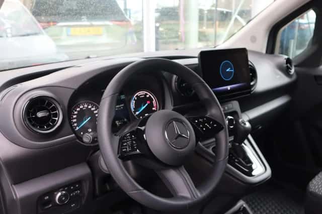 Mercedes-Benz eCitan (2026) thumbnail 3