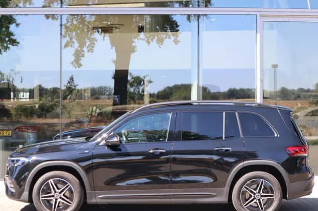 Mercedes-Benz EQB (2022) thumbnail 4