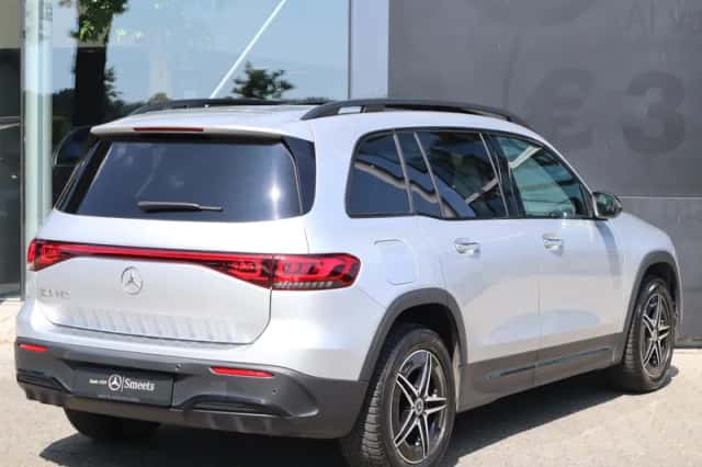 Mercedes-Benz EQB (2023) thumbnail 2
