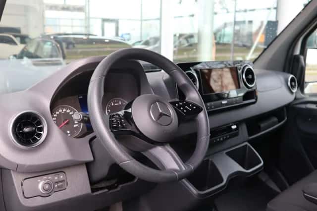 Mercedes-Benz Sprinter (2024) thumbnail 4