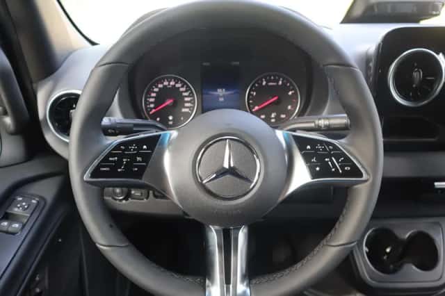 Mercedes-Benz Sprinter (2026) thumbnail 5