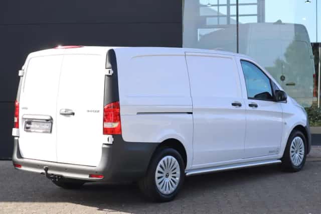 Mercedes-Benz Vito (2026) thumbnail 2