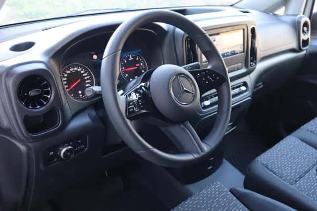 Mercedes-Benz Vito (2026) thumbnail 3