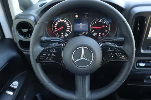 Mercedes-Benz Vito (2026) thumbnail 6