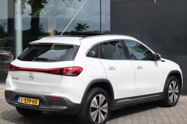 Mercedes-Benz EQA (2021) thumbnail 2