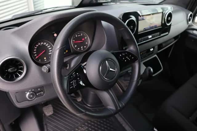 Mercedes-Benz Sprinter (2024) thumbnail 3