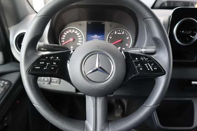Mercedes-Benz Sprinter (2024) thumbnail 6