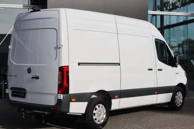 Mercedes-Benz eSprinter (2025) thumbnail 2