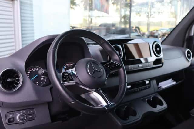 Mercedes-Benz eSprinter (2025) thumbnail 3