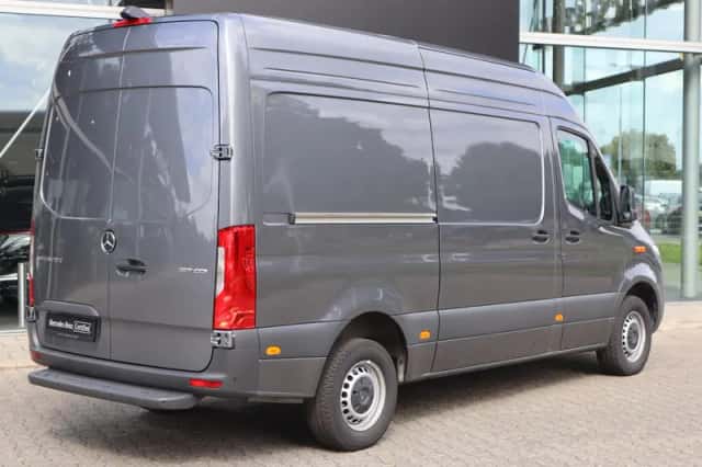 Mercedes-Benz Sprinter (2024) thumbnail 2
