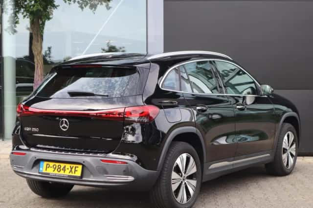 Mercedes-Benz EQA (2022) thumbnail 2